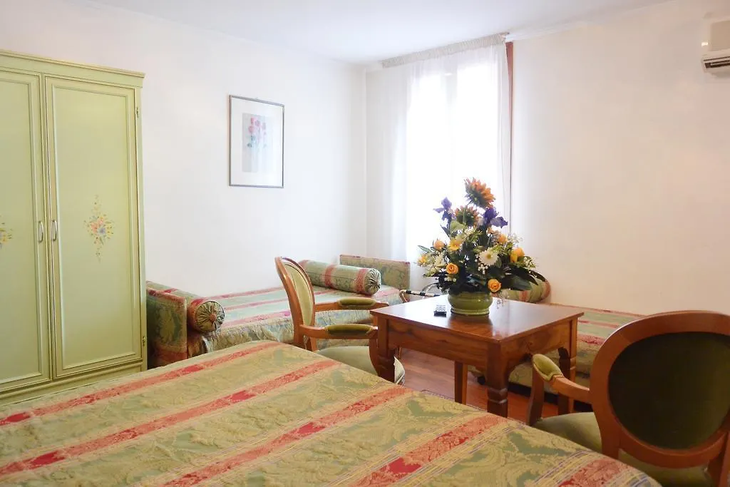 Hotel San Zulian Venedik 3*,  İtalya