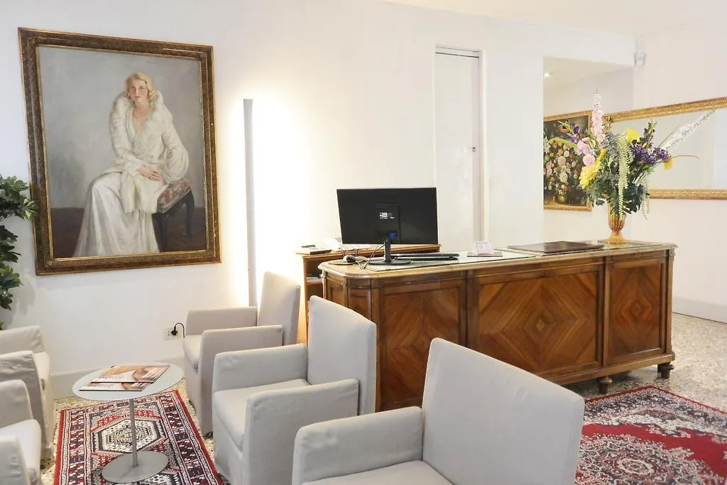 Hotel San Zulian Venedik 3*,