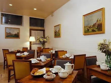 Hotel San Zulian Venedik 3*,  İtalya