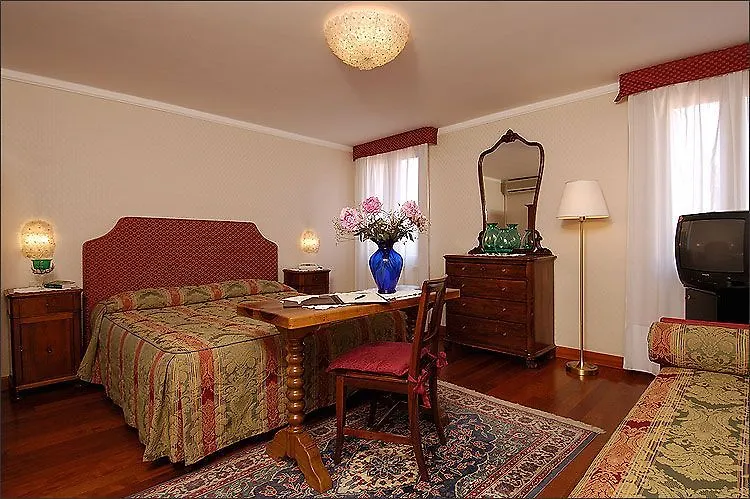 Hotel San Zulian Venedik 3*,  İtalya